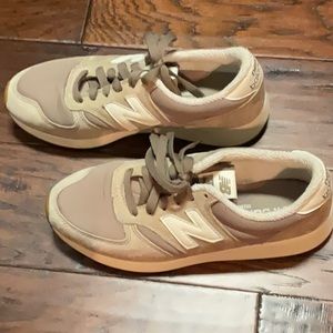 New balance 420 sneaker, sz 7, brown and cream color